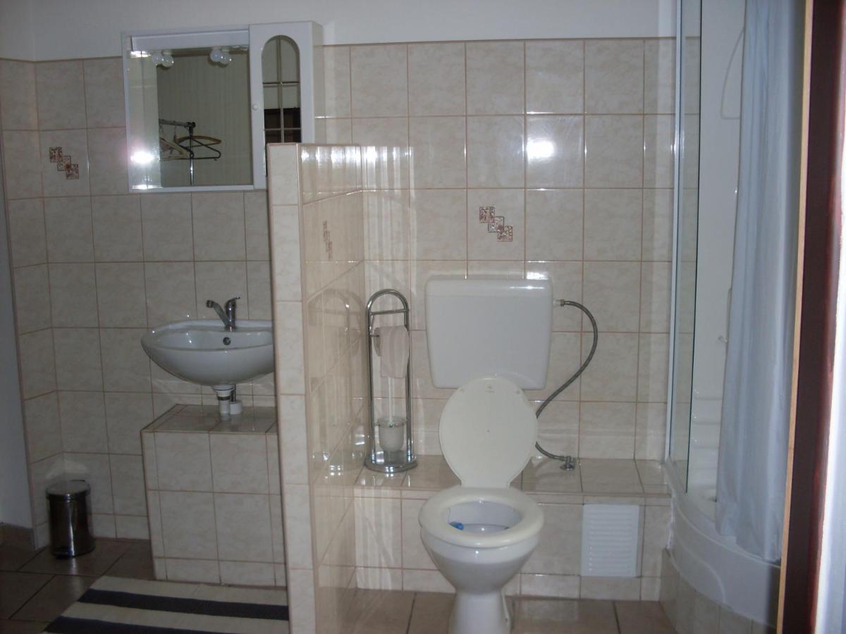 Pension U Kastanu Karlovy Vary Habitación foto